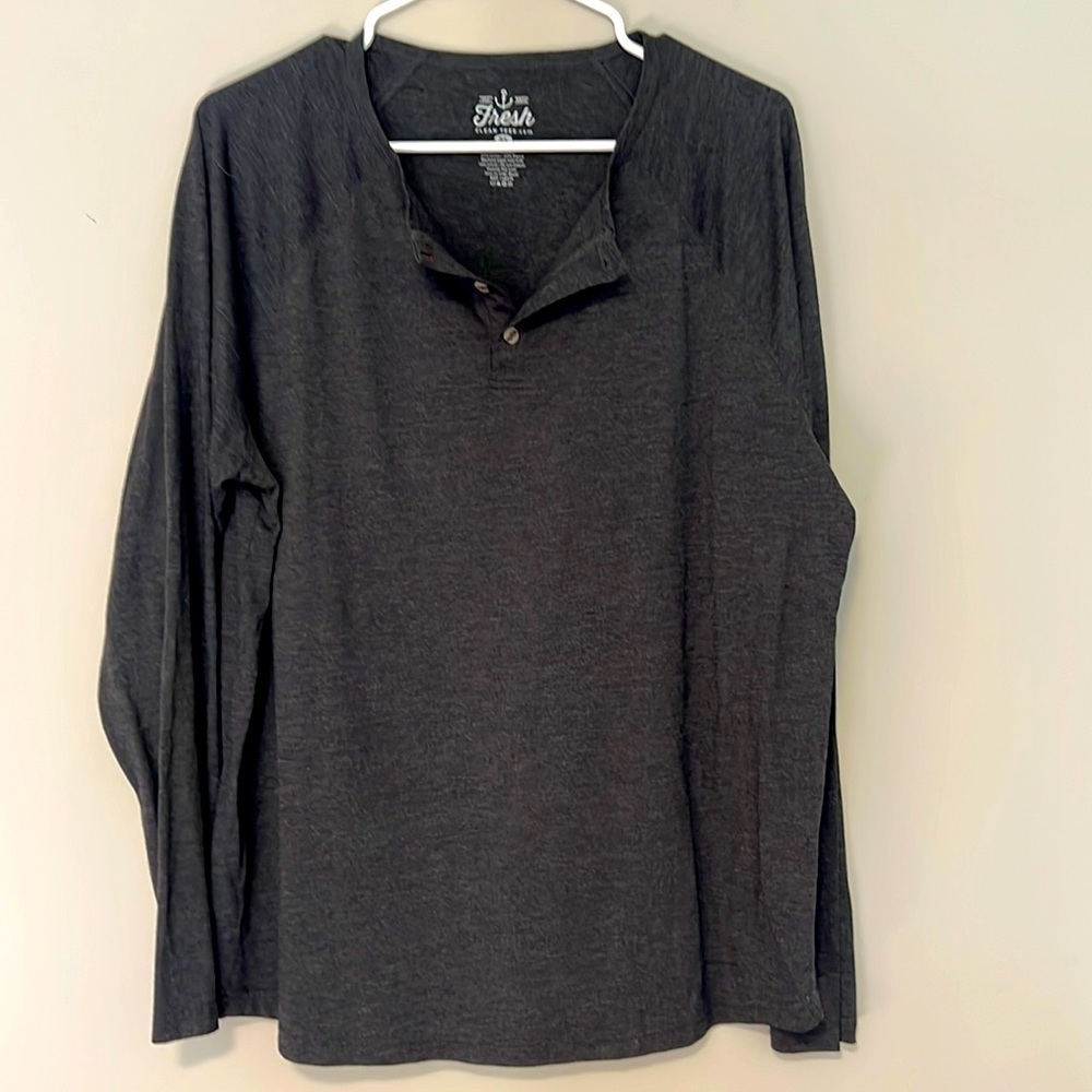 Fresh clean tees – Dark Gray Henley - XL - EUC